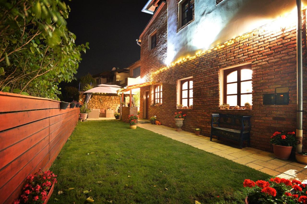 Janicsár Garden Apartman Eger Exterior foto